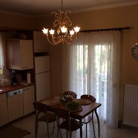בית נופש Menegata Garden ארגוסטולי